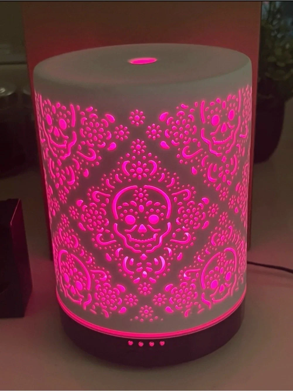 White Ceramic Skull Pattern Electric Diffuser/ humidifier- Unbranded